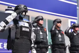 杭州滨江，智能机器警察正式上岗！视频封面