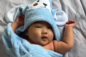今天自己给闺女理发了 理完很儿子一个样了视频封面
