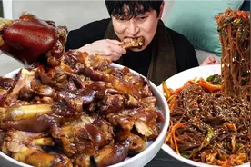 韩国富二代吃本地猪脚饭，叫板广东的隆江猪脚饭，你支持谁？视频封面