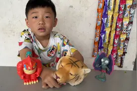 哥哥快来玩，你看我的手，快来帮帮我吧