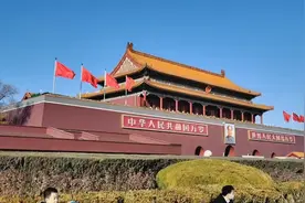 近距离拍摄天安门城楼和降旗仪式，壮严肃穆、热血沸腾。
