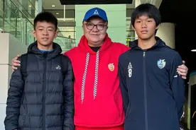 世界级教练停球VS国内教练停球，最后一个绝了！#中国足球视频封面