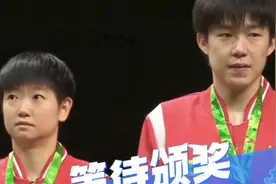 德班给我笑麻了 两个人都欠欠儿的 我愿称之为莎头颁奖采访界天花视频封面