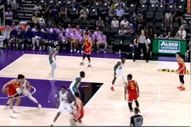 7.8对阵黄蜂！杨瀚森转身暴扣 中国队漂亮三分追击视频封面