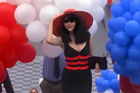 盘点与成龙合作过的国内外女星视频封面