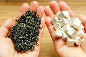 茶叶搭配茯苓，老一辈的做法，民间有高手