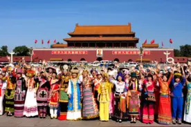 中国一共五十六个民族，除了汉族之外，有五十五个少数民族。