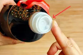 今天才知道，生抽瓶口的拉环，它的真正用处，看完长见识了视频封面