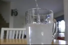 小伙在办公室饮水机下母猪催情素，导致同事各个身体异常