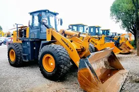 这些50装载机、铲车又双叒叕降价了，哈哈哈，兄弟们又能捡漏了。