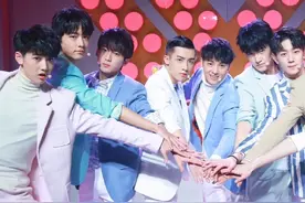 肖战退团了？X玖少年团小分队久违重聚，肖战没来引热议视频封面