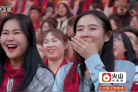 贾冰再次突破自己巅峰，新小品红的一塌糊涂，看完不笑算你狠!视频封面