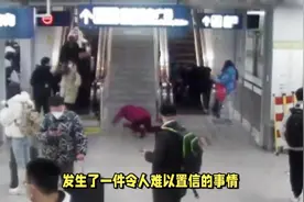 武汉美女大学生坐地铁腿被硬物顶，下车发现裤子湿了，后续来了！视频封面