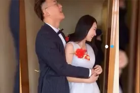 伴郎遇伴娘后一见钟情！单手搂腰牵着就往屋外走。伴娘却满脸娇羞视频封面