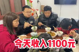 上海电子厂打螺丝第8年，今天额外收入1100元，小伙开心坏了视频封面