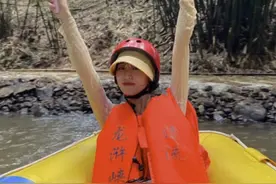 这个夏天一定要和最好的朋友一起去漂流啊   真的是泰酷辣
