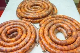 四川麻辣香肠做法，几十年经验告诉你配方与比例，10斤肉放多少盐