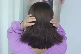 穿卫衣就要扎不一样的低马尾，可爱俏皮人见人爱