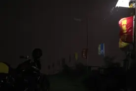 山顶露营，遇到八级大风，差点把我刮飞视频封面
