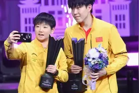 楚钦老师你笑憋不了一点啊#莎头5114#视频最后有关于🫶手势的回答视频封面