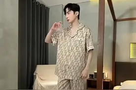 夏日清凉，冰丝网红高级感男士睡衣字母开衫套装，让你舒适好眠