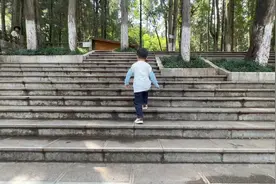 昆明这个新晋大学生网红打卡地，带儿子来感受西山滇池之美视频封面