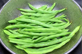 天热要多吃四季豆，教你一个神仙做法，出锅全家抢着吃，太过瘾了视频封面