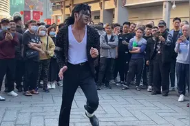 深圳东门，这个帅哥舞技厉害，围观者满满几圈，看得不肯离去！视频封面