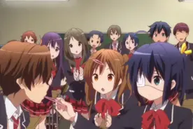 班级里两个人谈恋爱，所有同学一起送上助攻