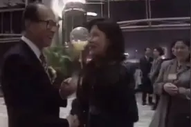 李嘉诚：居安思危，小心驶得万年船。视频封面