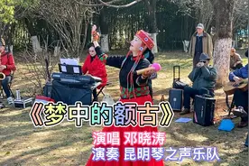 青青的草原 星星在闪耀 歌声透出民族风情