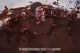 马桶也能泡澡？老外作死在1亿颗水宝宝里洗澡-场面太惊艳-视频封面
