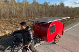 太阳能小房车穷游不花一分钱，坐车睡觉免费，生活费仅需3000块视频封面