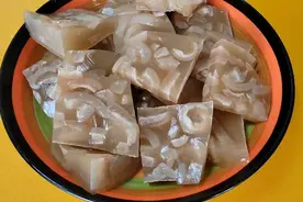 1斤肉皮3斤水，用高压锅压30分钟，做猪皮冻，就是如此的简单视频封面