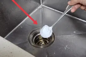 下水道里放一勺，半年无异味，清新洁净，方法真厉害视频封面