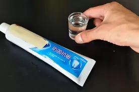 白酒加牙膏，没想到这么厉害，解决了家家户户的大烦恼，赶紧试试
