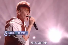 梦幻演唱会现场，星光闪耀，震撼视听！视频封面