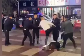 网红三太和红孩儿被打，网络社会人现实中太差，违法必究必抓！视频封面