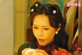 #女人咬了一口包子，竟然吃出红色指甲盖这下可毛了…