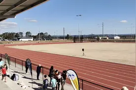 看看国外跑的最快的小学生视频封面