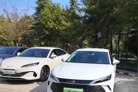 比亚迪掀价格战！智驾版车型补贴后6.38万起，网友：燃油车慌了视频封面