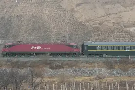 齐鲁大地开往新疆的列车，Z105，济南—乌鲁木齐视频封面