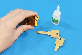 钥匙孔被502胶水粘住了，钥匙塞不进去怎么办？教你一招轻松解决视频封面