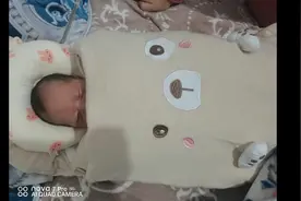 小宝宝睡觉太可爱了，光着屁股挺舒服…视频封面