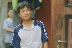 父母经常被邻居欺负，男孩为保护父母，练习拳击最后太解气了视频封面