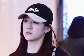 最新  国乒澳门机场回京了 ！  起落平安