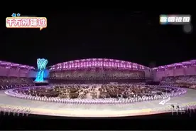 6万人齐唱歌唱祖国，震惊一众外国士兵，听到第三段我已视频封面
