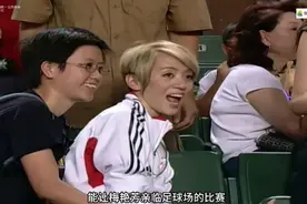 2003年足球赛皇马VS香港，香港明星和“银河战舰七大巨星”到场视频封面