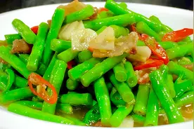 炒豆角直接下锅炒就错了，多做两步骤，味道十道，清脆爽口又好吃