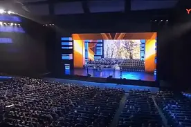 在中国走红的俄语歌曲《多想活着》，竟然感动得让普京肃然起立!